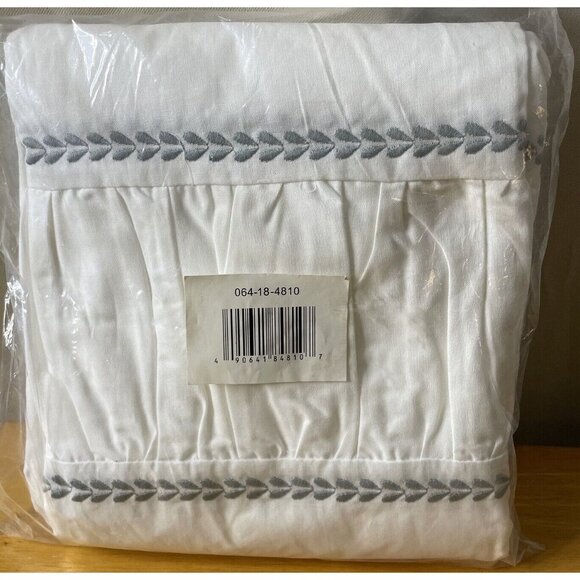 Threshold 064-18-4810 Pieced Pleated Embroidered Shower‎ Curtain White Grey NEW - Picture 5 of 5